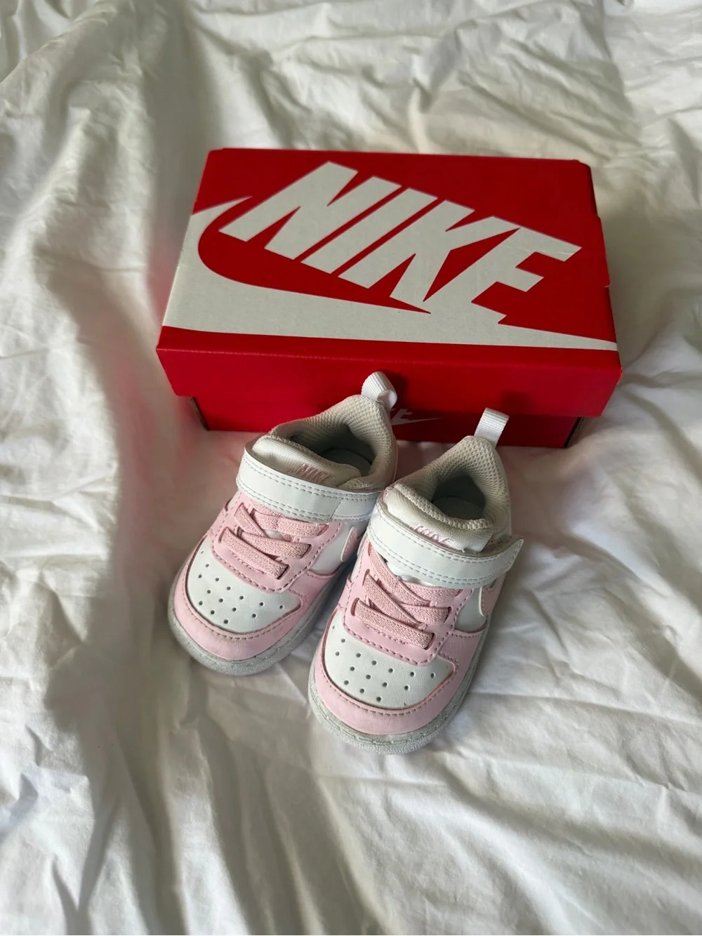 Nike Toddler White and Pink Sneaker 3c